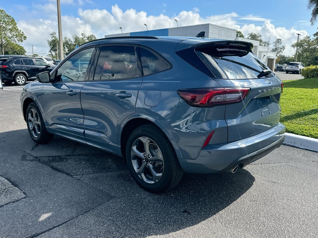 Used 2023 Ford Escape ST-Line w/ Tech Pack #1 AWD/4WD image 7