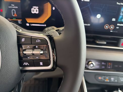 New 2026 Kia Carnival EX image 24