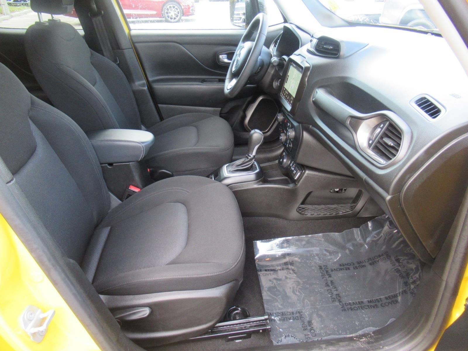 Certified 2023 Jeep Renegade Latitude AWD/4WD image 10