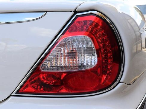 Used 2004 Jaguar XJ8 RWD image 32