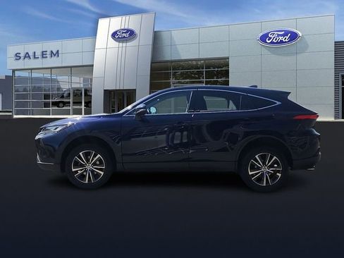 Used 2023 Toyota Venza LE AWD/4WD image 5