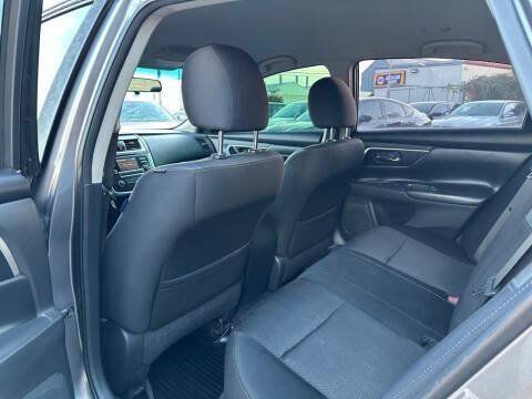 Used 2016 Nissan Altima 2.5 SR FWD image 13