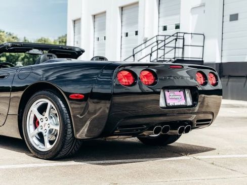 Used 2001 Chevrolet Corvette Convertible w/ Preferred Equipment Group2 RWD image 39