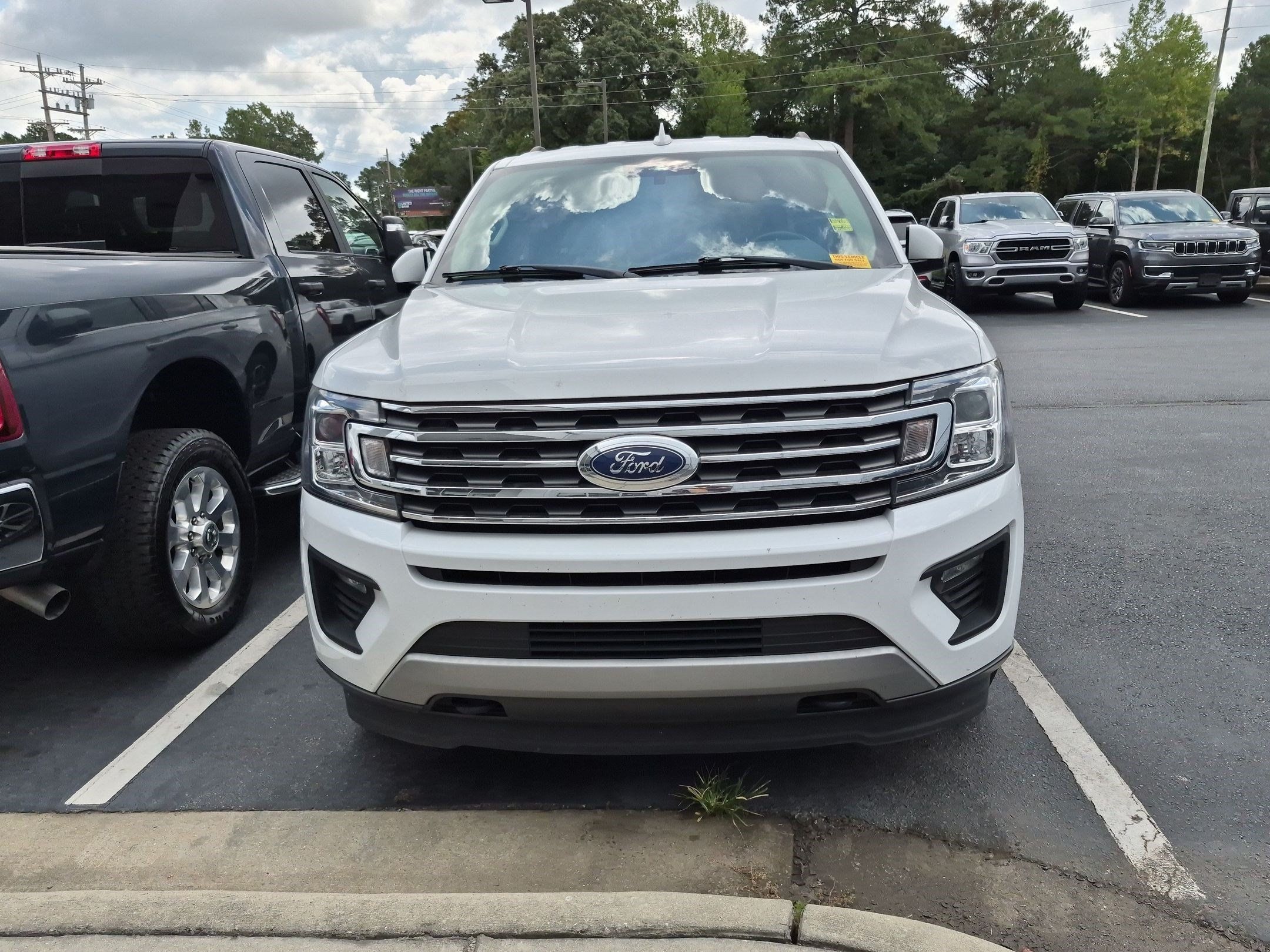 Used 2020 Ford Expedition Max XLT w/ Equipment Group 202A AWD/4WD image 2
