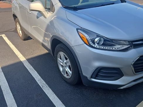 Used 2019 Chevrolet Trax LT FWD image 2
