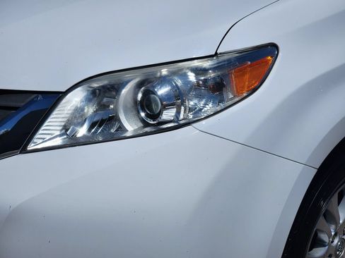 Used 2013 Toyota Sienna XLE FWD image 8