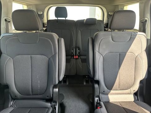 Used 2023 Jeep Grand Cherokee L Laredo image 36