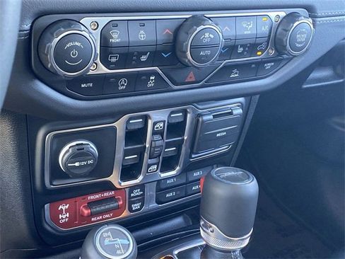 Used 2025 Jeep Gladiator Rubicon w/ Convenience Group image 30