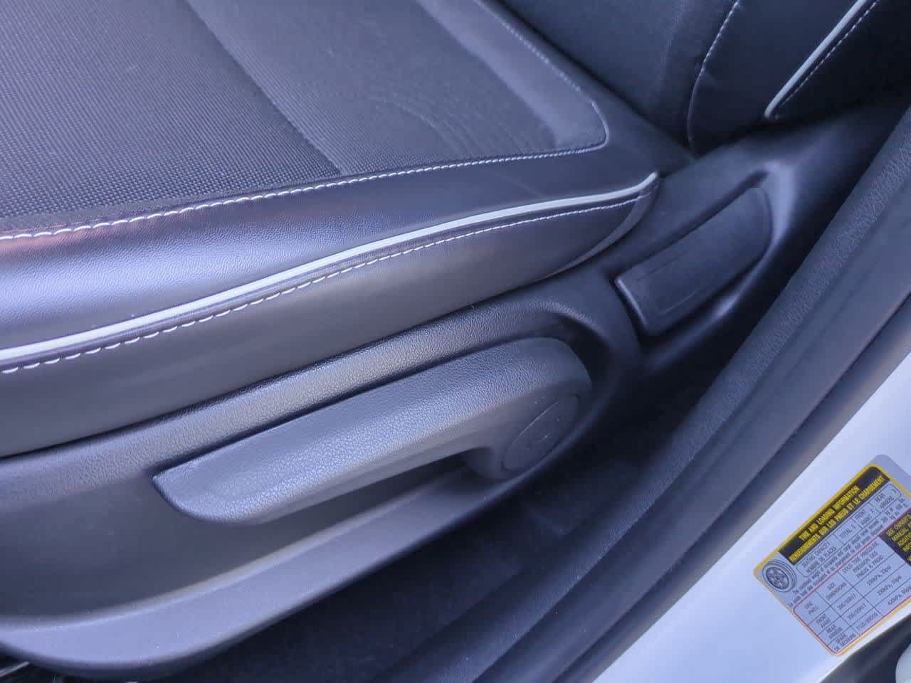 Used 2023 Hyundai Venue Limited FWD image 16
