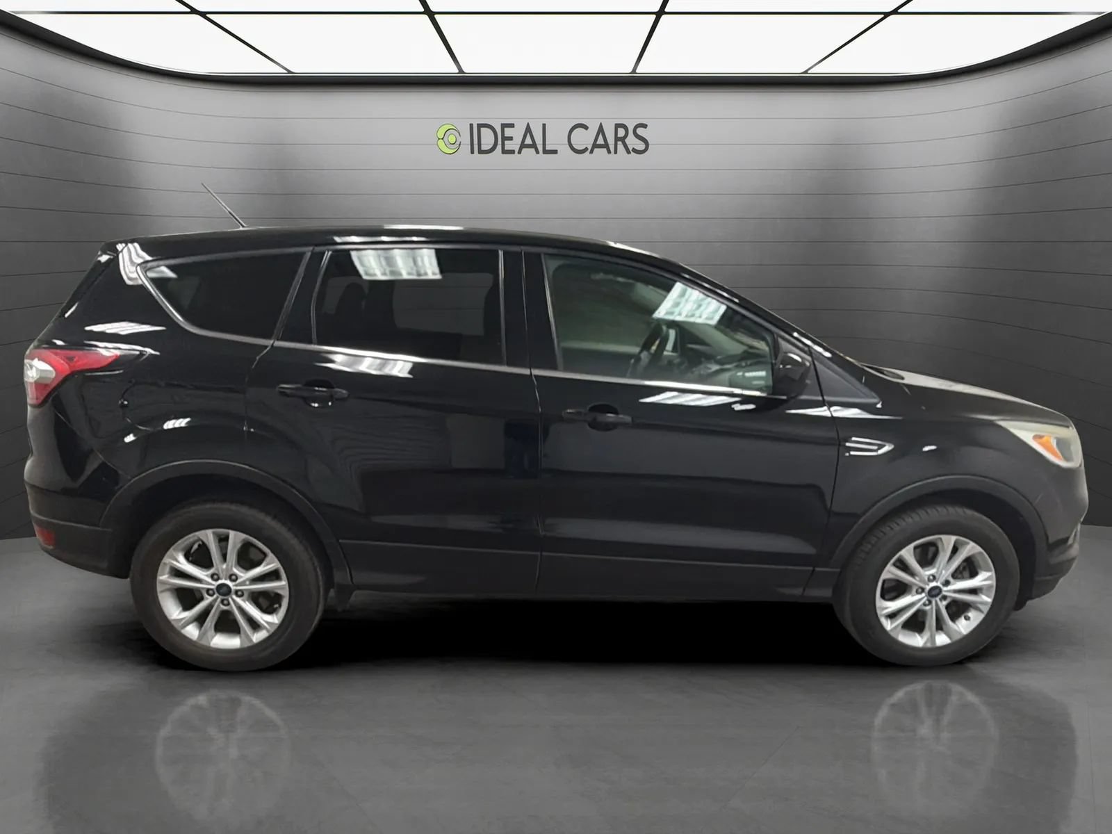 Used 2017 Ford Escape SE AWD/4WD image 4
