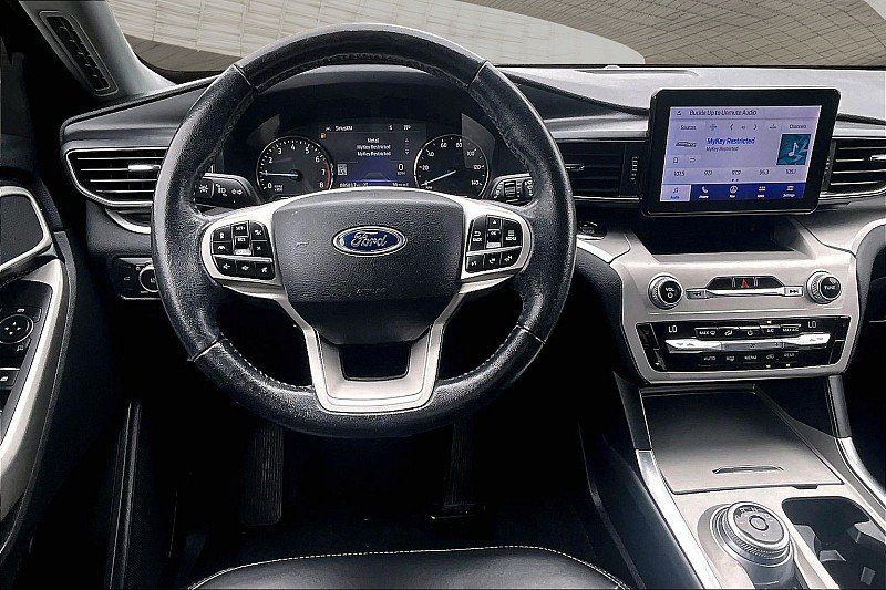 Used 2021 Ford Explorer XLT w/ Equipment Group 202A AWD/4WD image 4