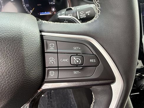 Used 2023 Jeep Grand Cherokee Altitude AWD/4WD image 21