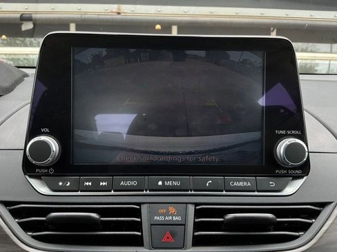Used 2025 Nissan Altima 2.5 SV FWD image 28