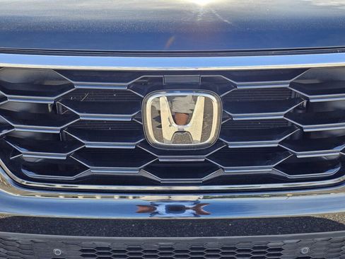 Certified 2024 Honda Pilot Touring image 3