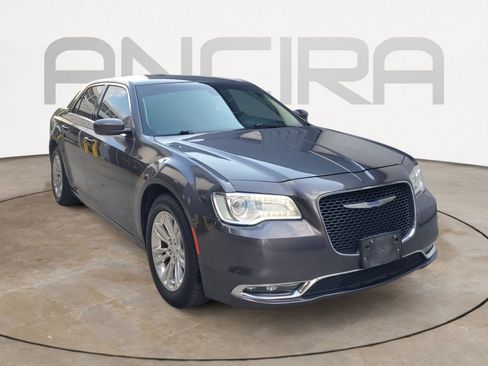 Used 2018 Chrysler 300 Touring w/ Driver Convenience Group RWD image 2