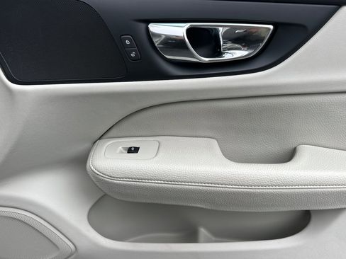 Used 2019 Volvo S60 T5 Momentum w/ Premium Package FWD image 19