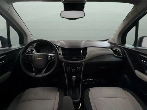 Used 2020 Chevrolet Trax LT FWD image 9