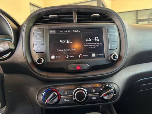 Used 2025 Kia Soul LX w/ LX Technology Package FWD image 17