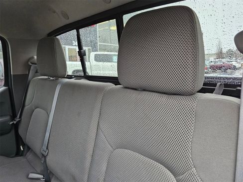 Used 2016 Nissan Frontier SV image 11