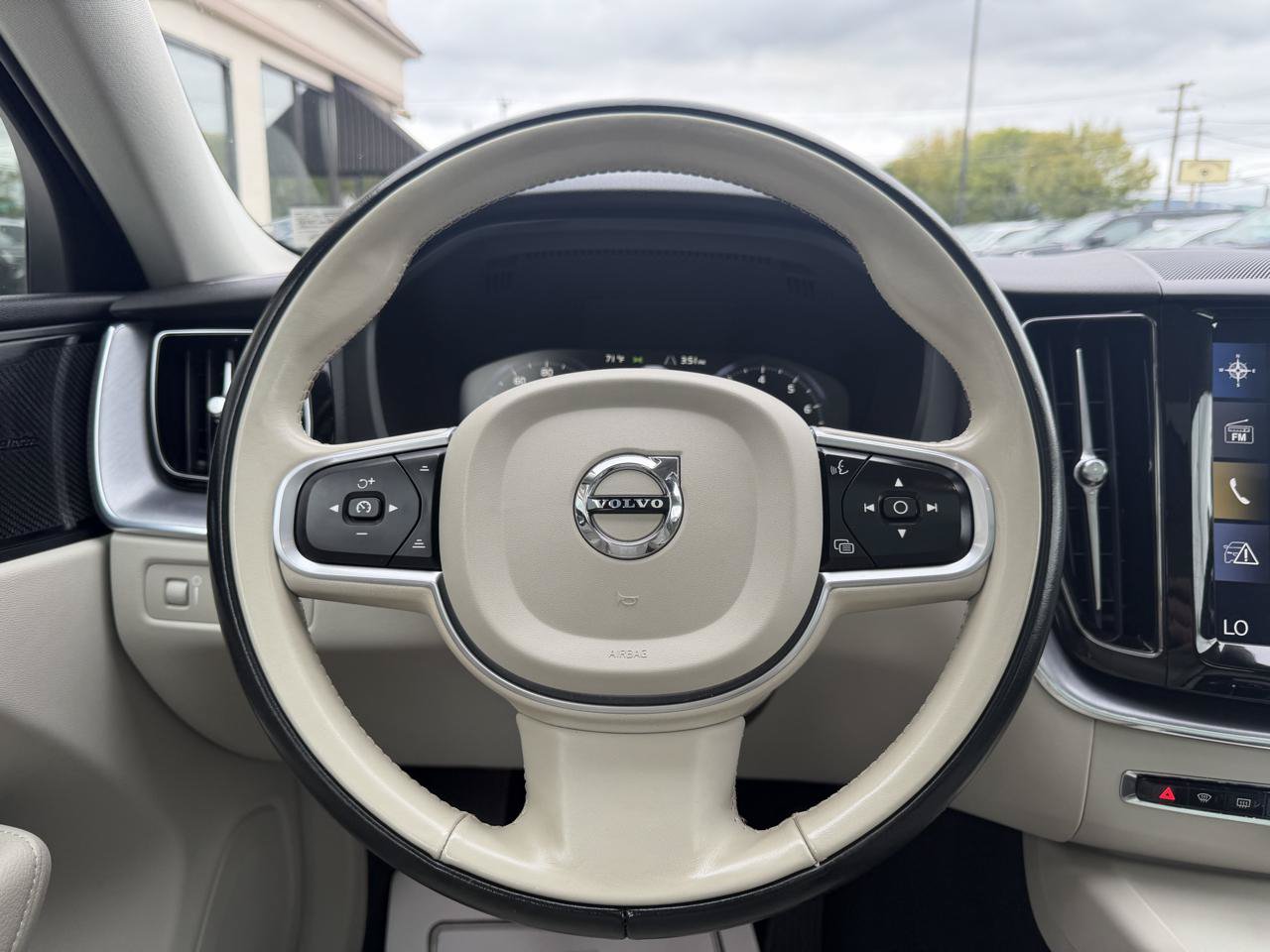 Used 2020 Volvo XC60 T5 Momentum w/ Protection Package Premier AWD/4WD image 15