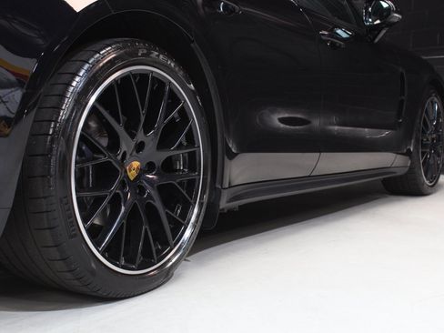 Used 2018 Porsche Panamera 4 AWD/4WD image 18