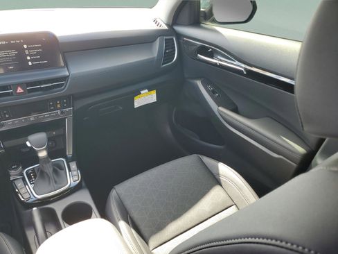 New 2026 Kia Seltos EX FWD image 11