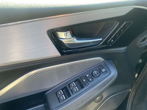 Used 2023 Acura MDX SH-AWD image 16