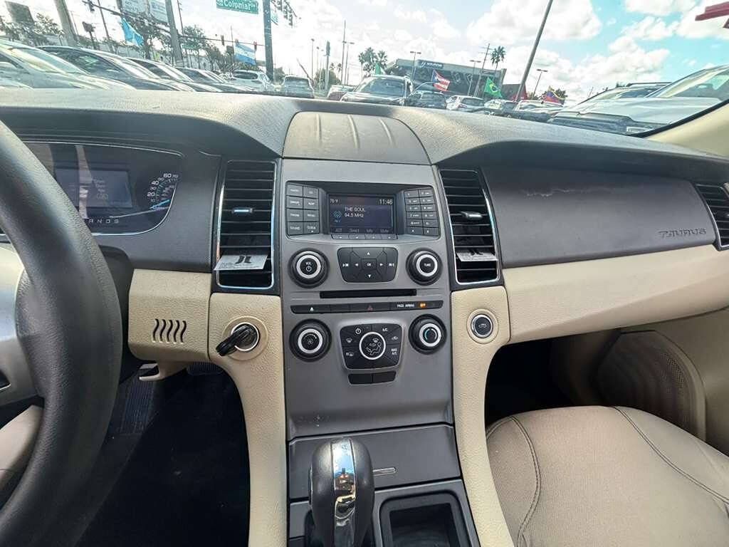 Used 2017 Ford Taurus SE FWD image 8