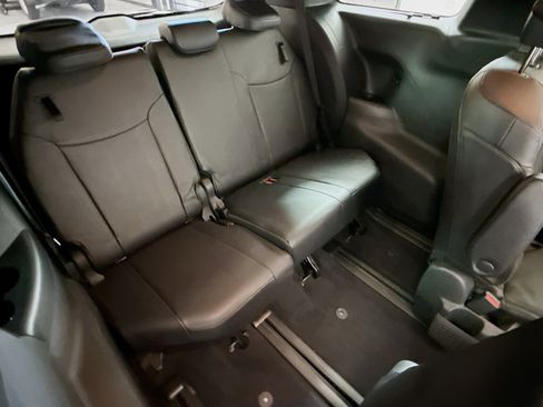 Used 2025 Toyota Sienna Platinum FWD image 25