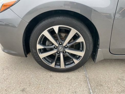 Used 2017 Nissan Altima 2.5 SR w/ LED Appearance Package FWD image 45