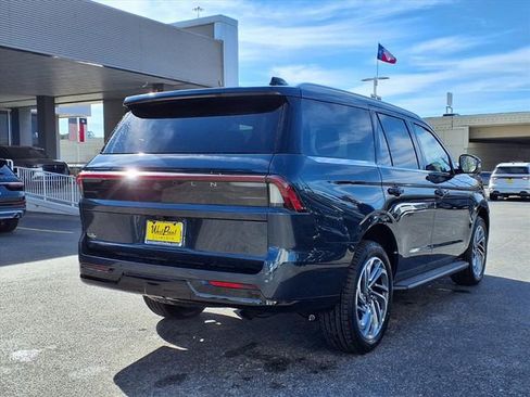 New 2026 Lincoln Navigator Premiere AWD/4WD image 2