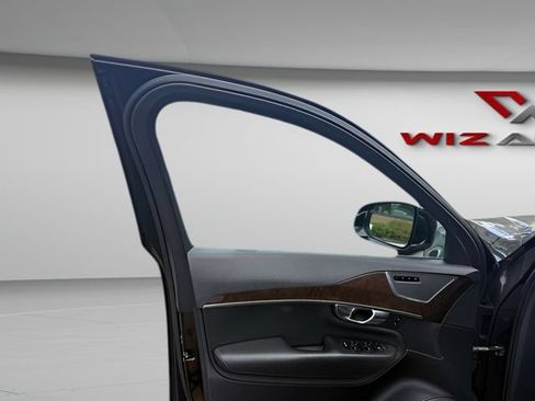 Used 2016 Volvo XC90 T6 Momentum w/ Momentum Plus Package AWD/4WD image 8