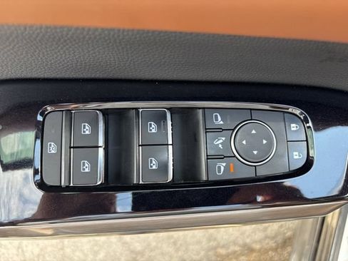 Used 2022 Nissan Pathfinder Platinum w/ Cargo Package AWD/4WD image 22