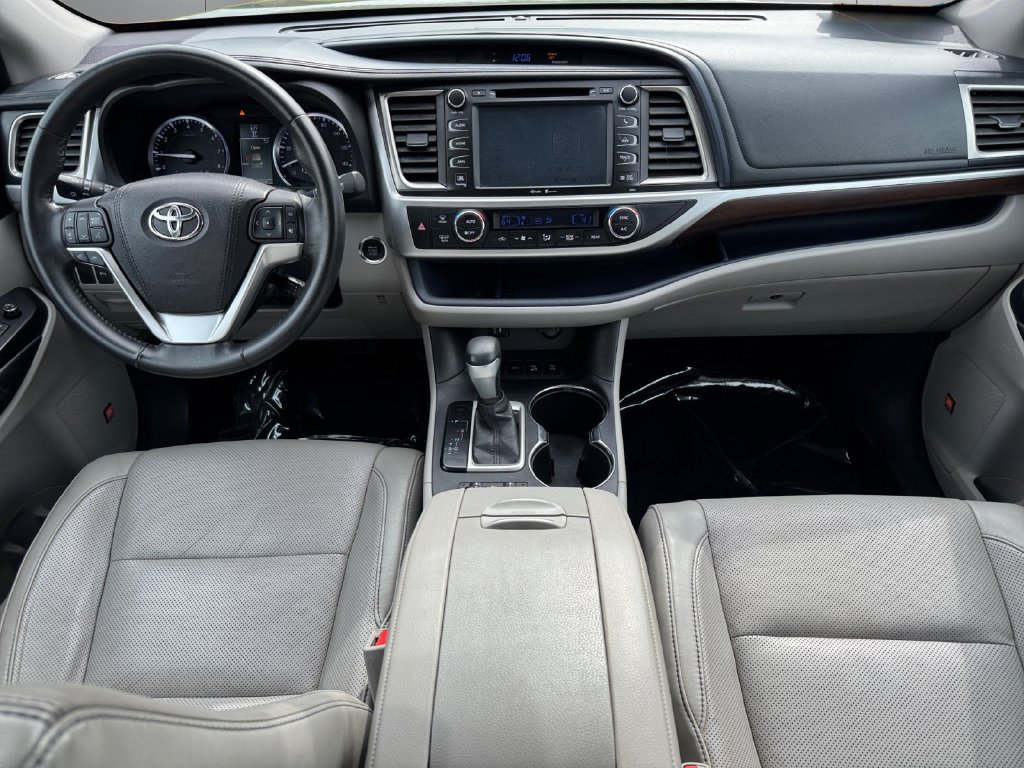 Used 2015 Toyota Highlander Limited AWD/4WD image 12