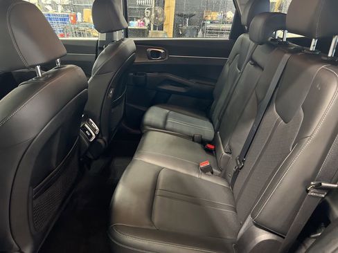 Certified 2023 Kia Sorento S image 8