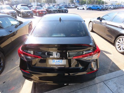 Used 2022 Honda Civic Touring image 12