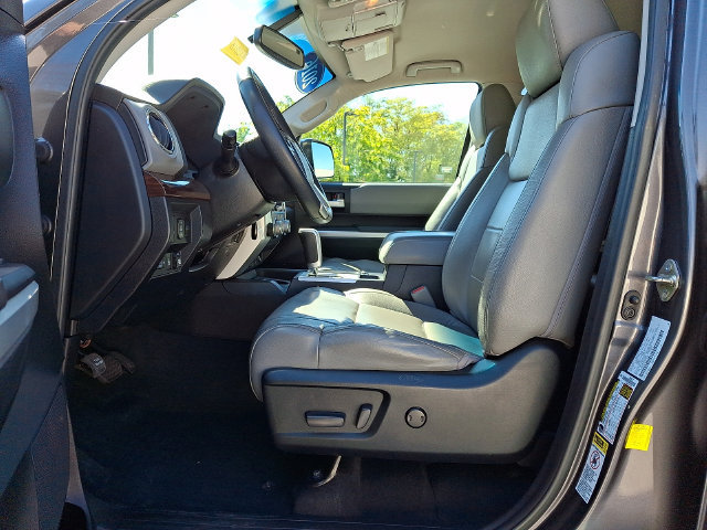 Used 2016 Toyota Tundra Limited w/ Limited Premium Package AWD/4WD image 15
