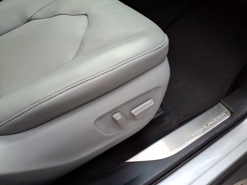 Used 2021 Toyota Highlander Platinum image 5