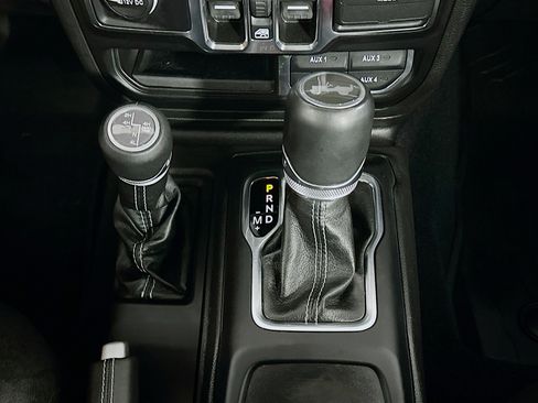 Used 2022 Jeep Wrangler Unlimited Sahara w/ Cold Weather Group AWD/4WD image 24