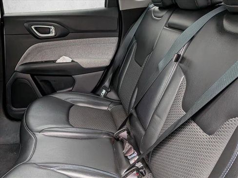 Used 2022 Jeep Compass Latitude image 16