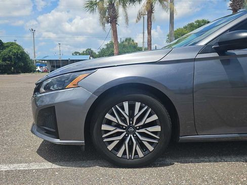 Used 2024 Nissan Altima 2.5 SV FWD image 18