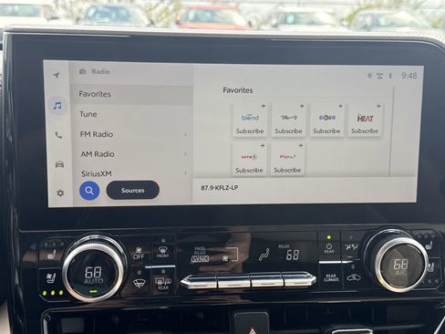 Used 2023 Toyota Highlander Platinum image 12