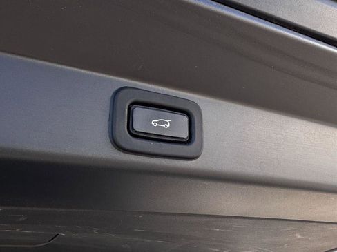 Used 2023 Land Rover Range Rover Sport SE Dynamic image 12