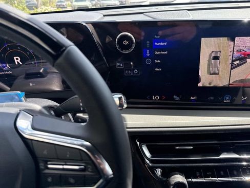 New 2025 Chevrolet Traverse LT w/ Enhanced Driving Package image 27