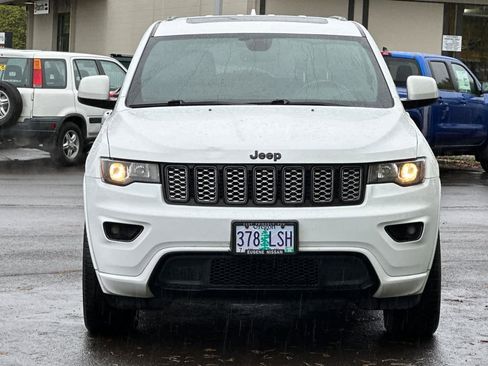 Used 2019 Jeep Grand Cherokee Altitude AWD/4WD image 10