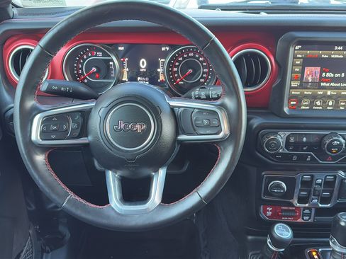 Certified 2022 Jeep Wrangler Unlimited Rubicon w/ Cold Weather Group image 18