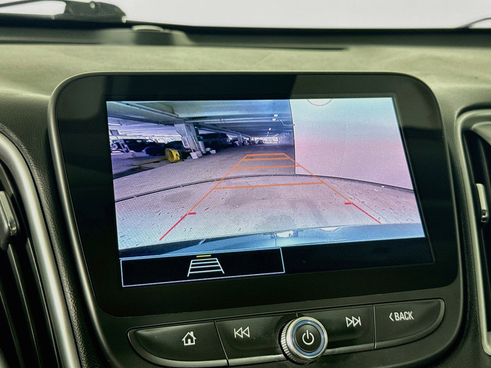 Used 2025 Chevrolet Malibu LT FWD image 9