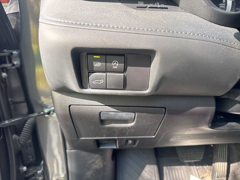 Used 2023 Toyota Highlander XLE image 8