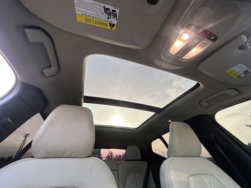 Used 2023 Volvo XC40 B5 Plus image 27