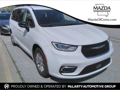 Used 2024 Chrysler Pacifica Touring-L